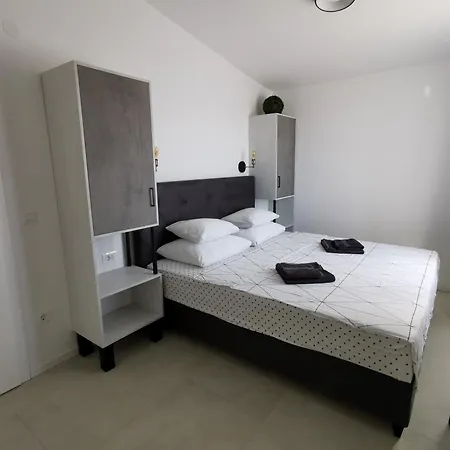 Beautiful Apartments Near The City Center Novalja Exterior photo